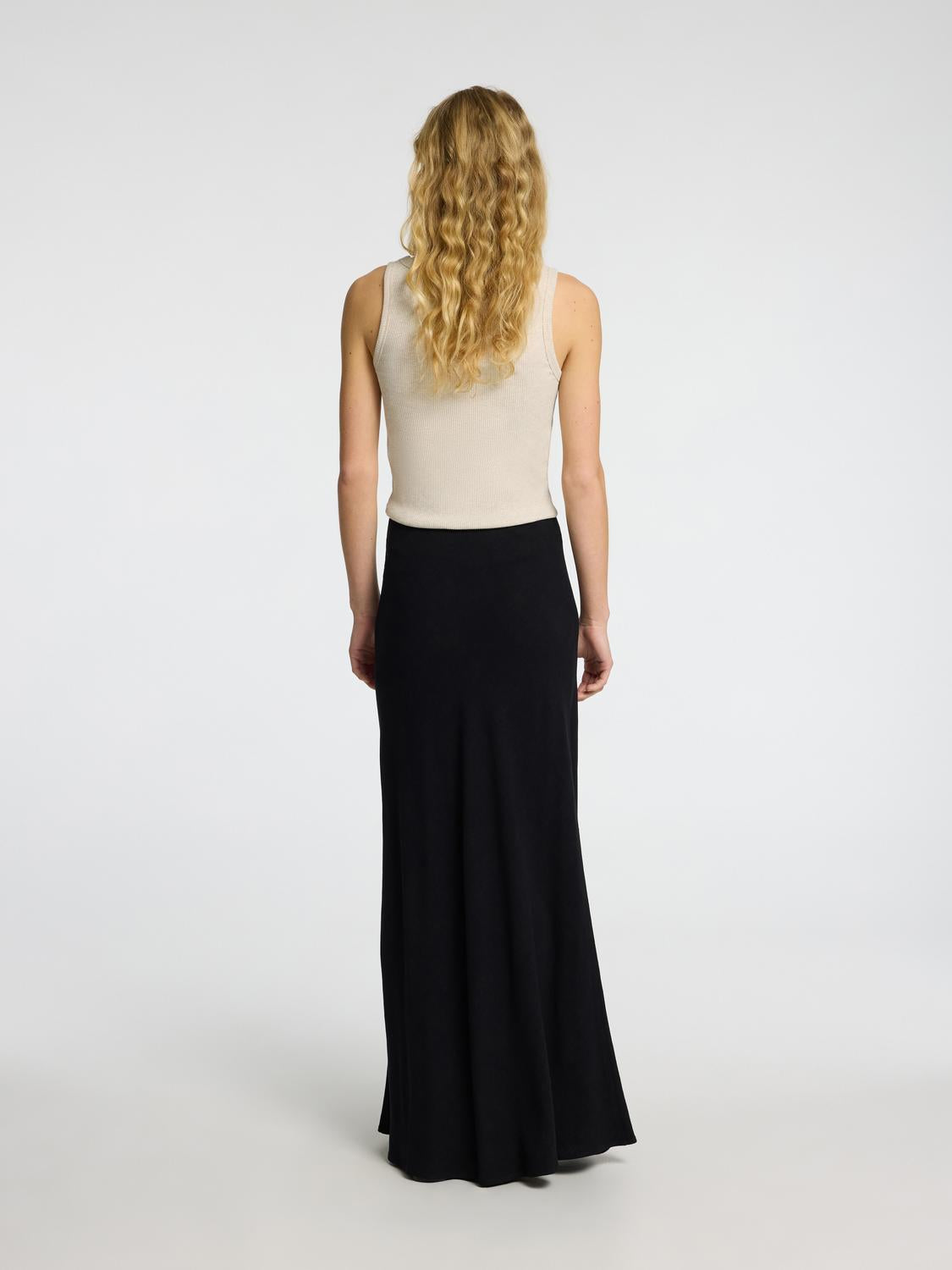 model_shot-back